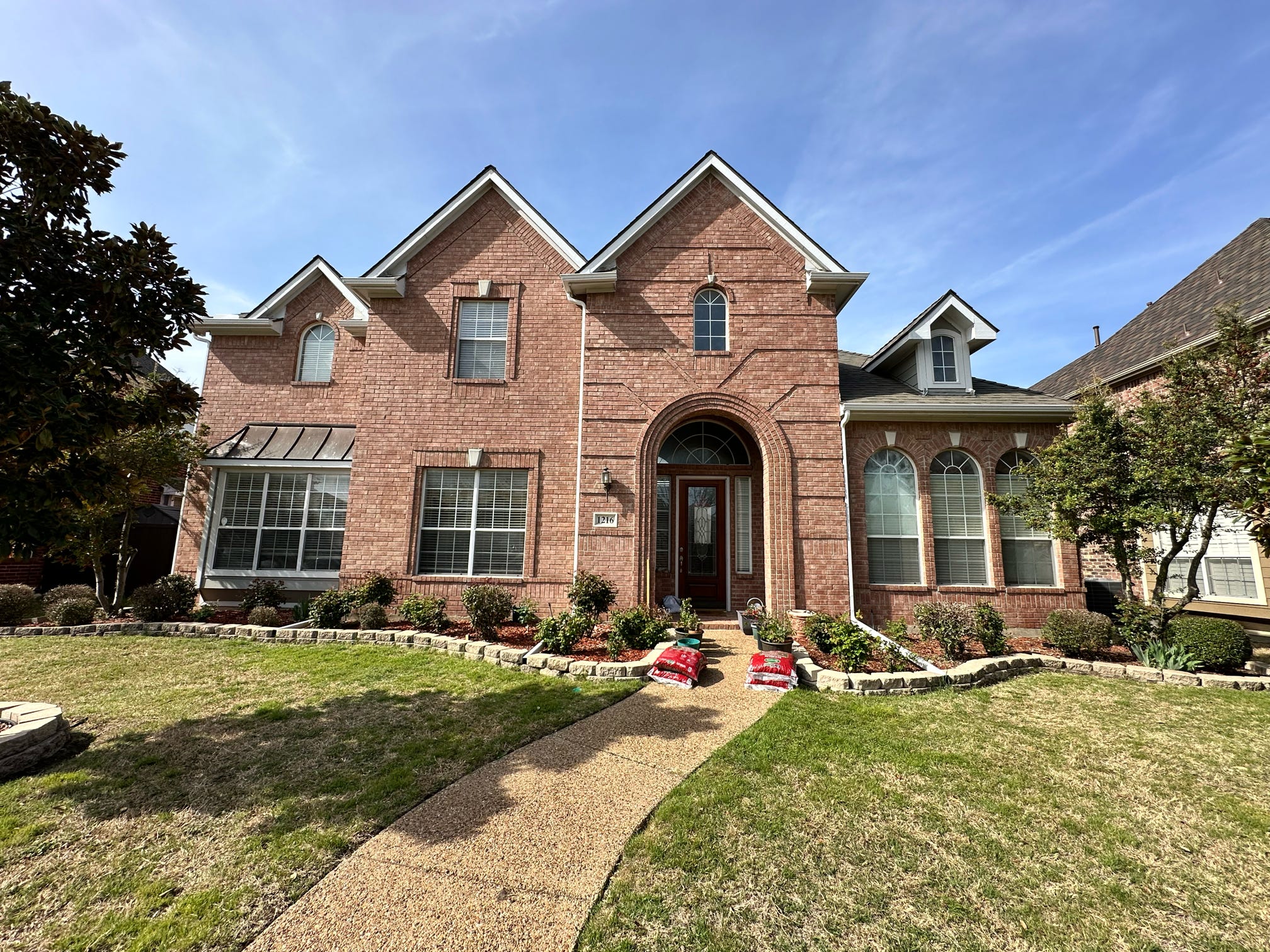 Easy-maintenance gutter system front view