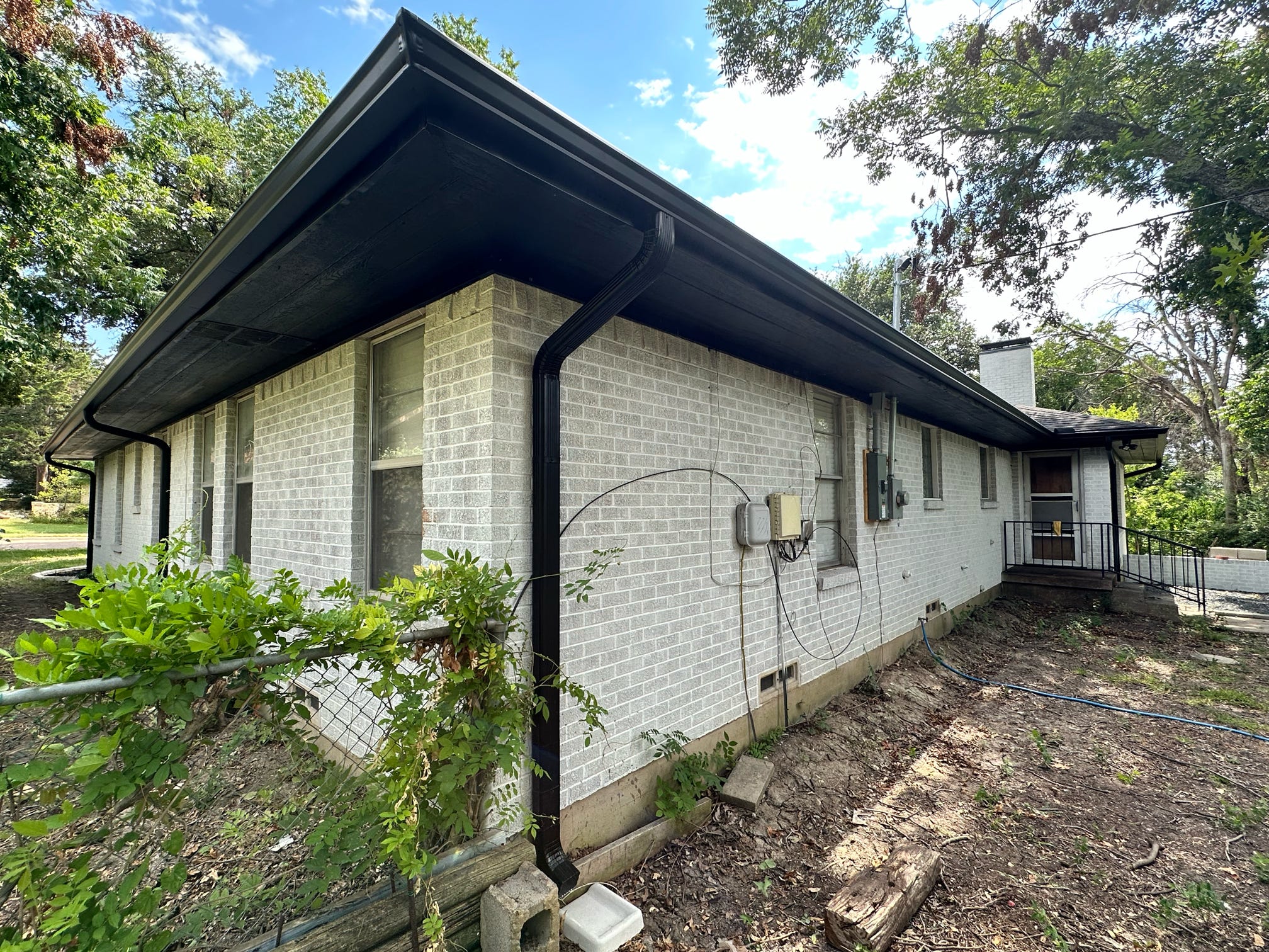 Clean-line gutter system