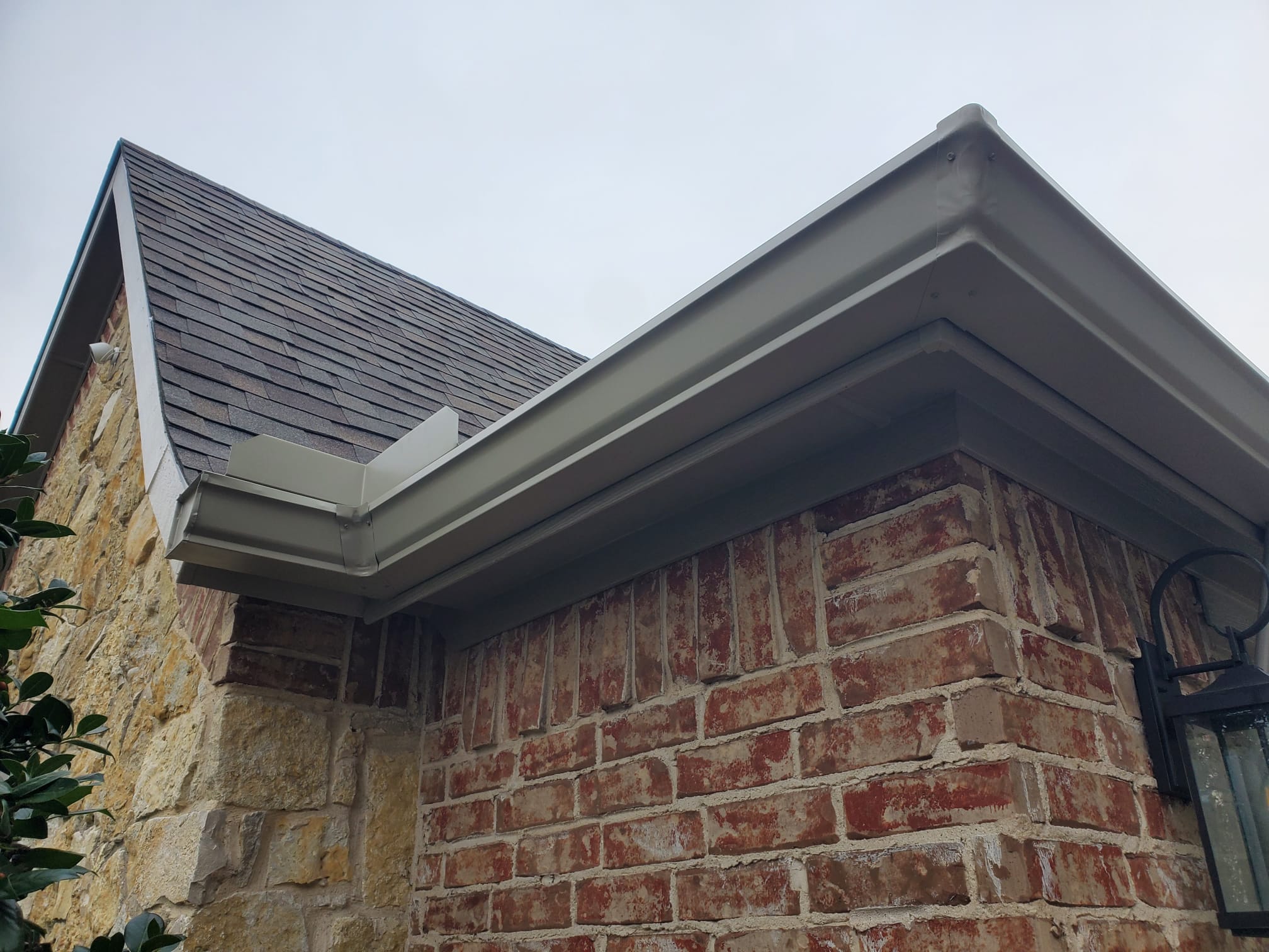 Minimalist gutter design