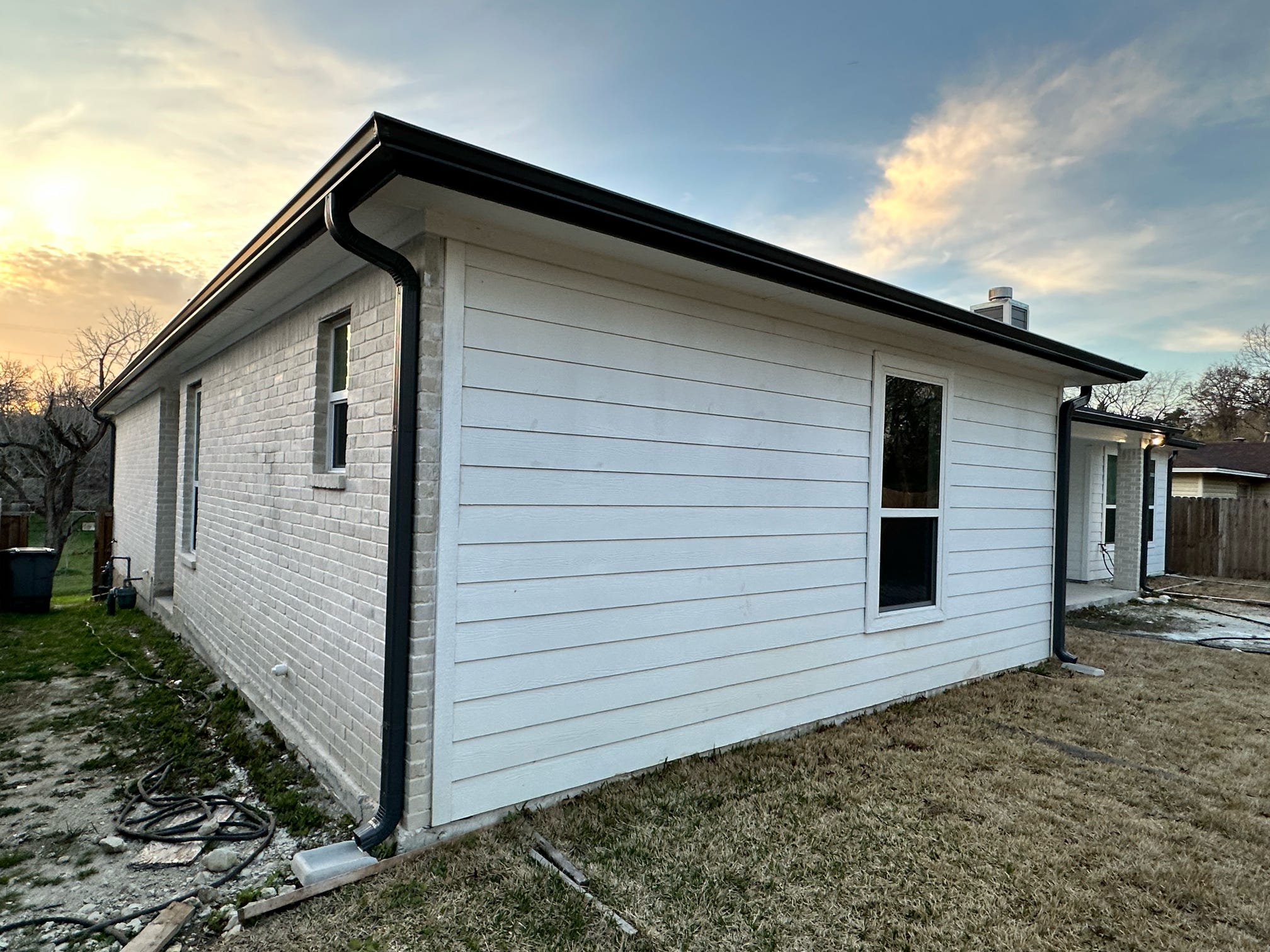 Narrow profile gutter system